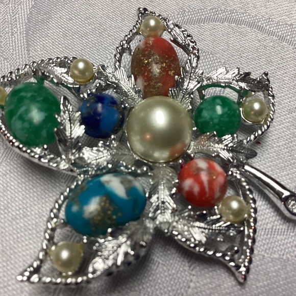 Sarah Coventry Jewelry - Sarah Coventry swirl unique brooch rare older one ☝️ mom’s collection